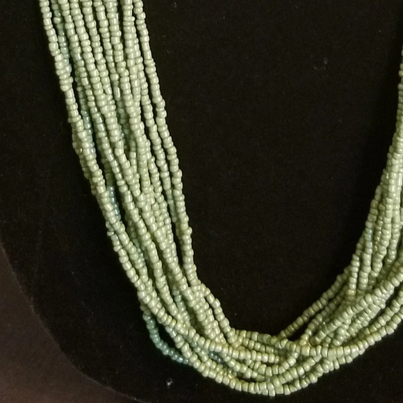 OLIVE GREEN BEADED NECKLACE - Picture 2 of 2